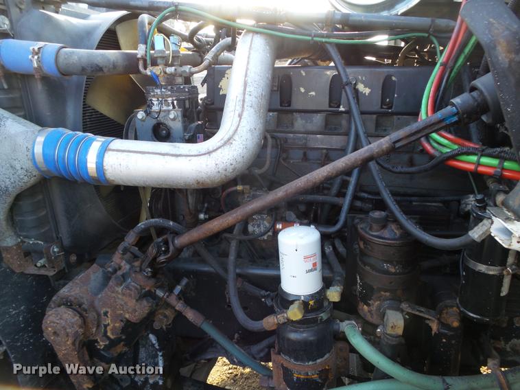 image for item DA0555 1996 Freightliner FLD112 semi truck