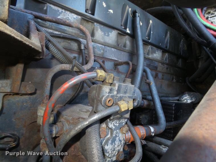 image for item DA0555 1996 Freightliner FLD112 semi truck