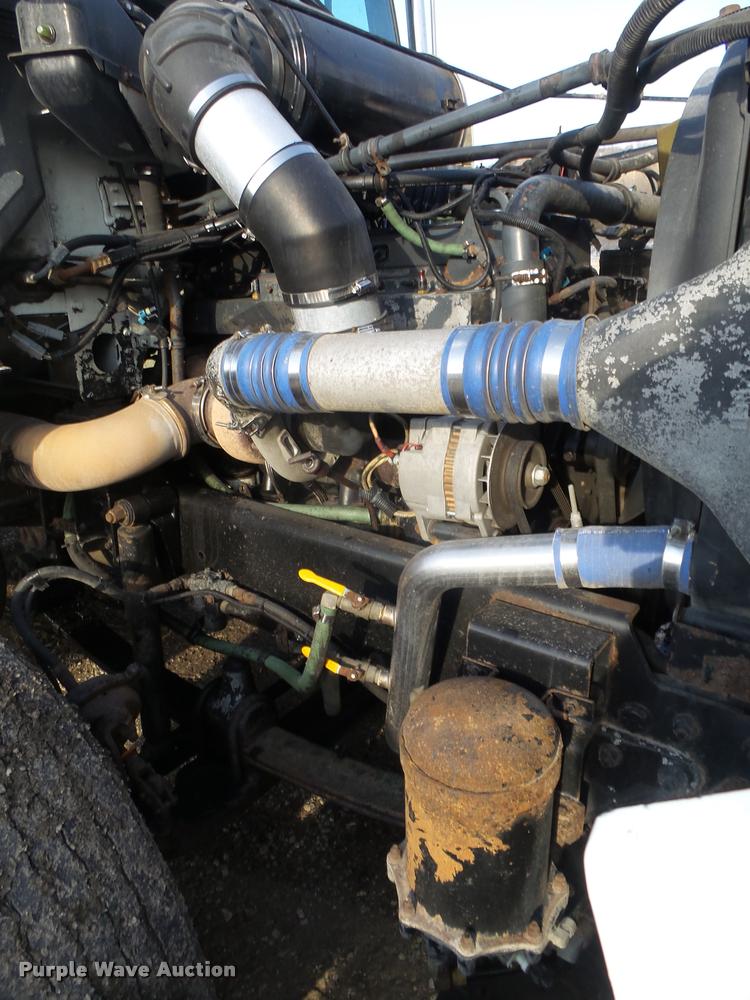 image for item DA0555 1996 Freightliner FLD112 semi truck