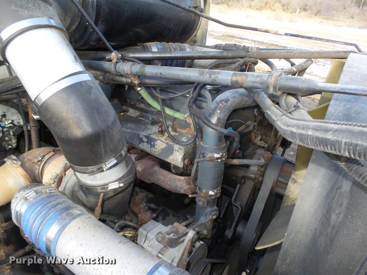 image for item DA0555 1996 Freightliner FLD112 semi truck