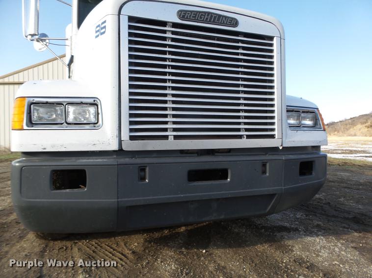 image for item DA0555 1996 Freightliner FLD112 semi truck
