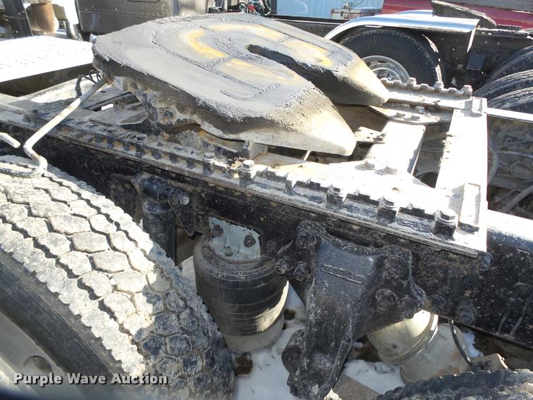 image for item DA0555 1996 Freightliner FLD112 semi truck