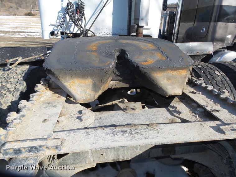 image for item DA0555 1996 Freightliner FLD112 semi truck