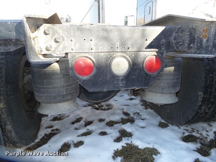 image for item DA0555 1996 Freightliner FLD112 semi truck