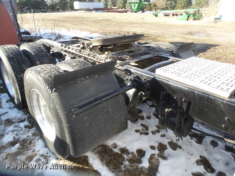 image for item DA0555 1996 Freightliner FLD112 semi truck