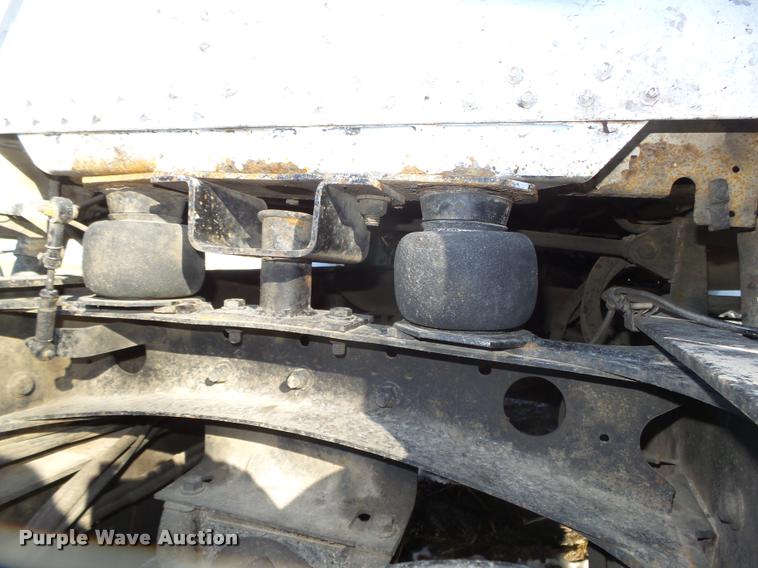 image for item DA0555 1996 Freightliner FLD112 semi truck