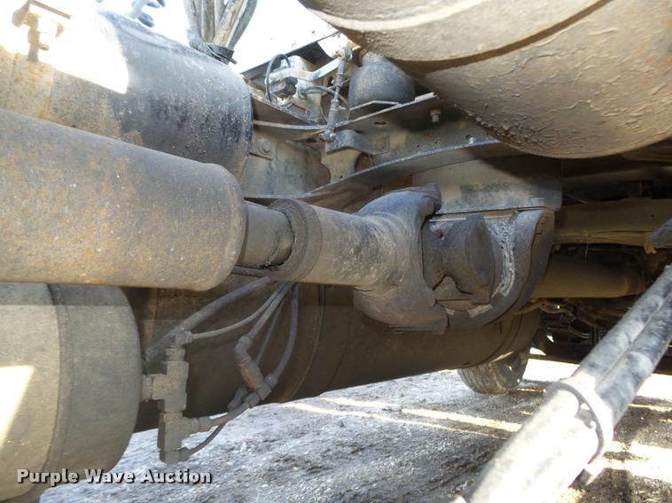 image for item DA0555 1996 Freightliner FLD112 semi truck