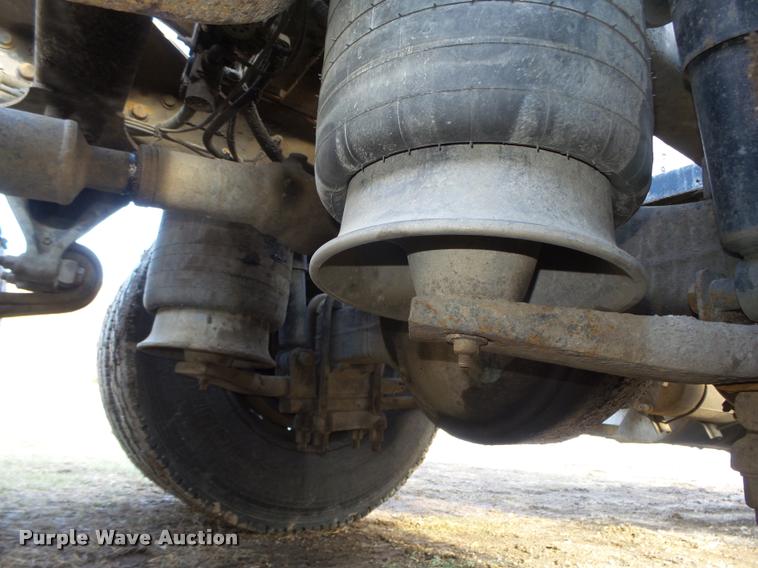 image for item DA0555 1996 Freightliner FLD112 semi truck