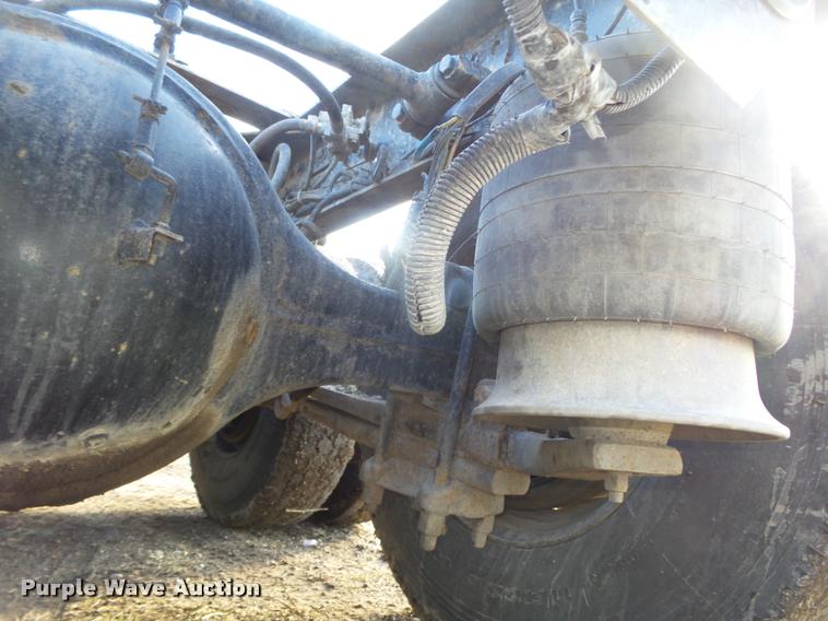 image for item DA0555 1996 Freightliner FLD112 semi truck