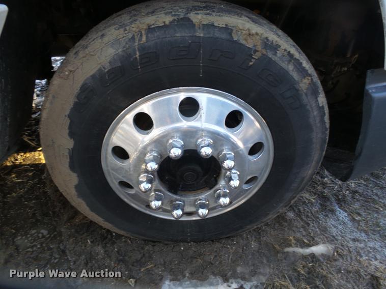 image for item DA0555 1996 Freightliner FLD112 semi truck