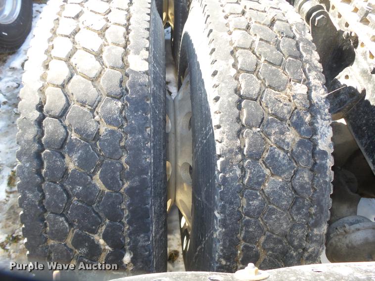 image for item DA0555 1996 Freightliner FLD112 semi truck