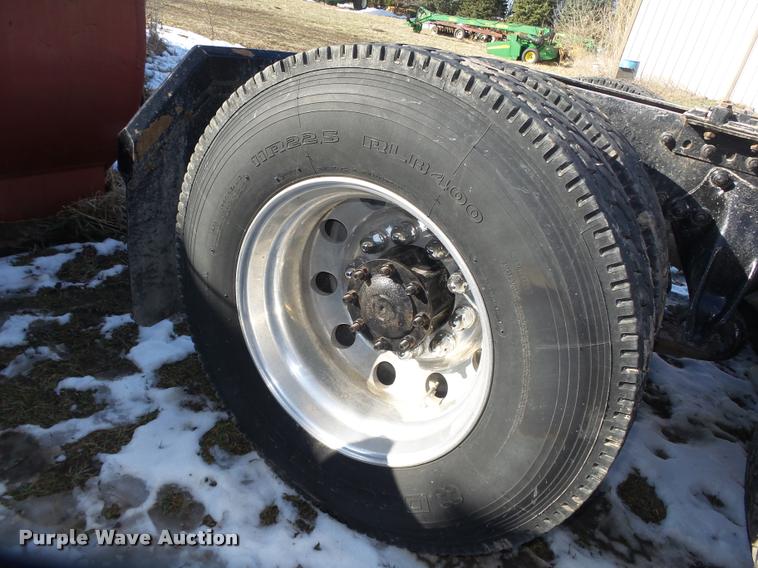 image for item DA0555 1996 Freightliner FLD112 semi truck