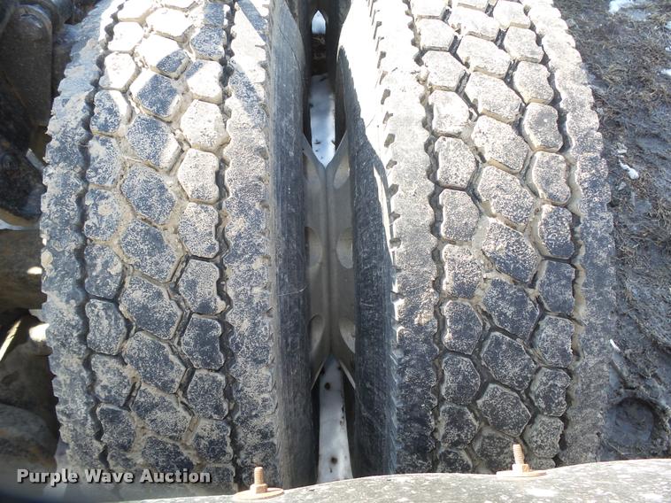 image for item DA0555 1996 Freightliner FLD112 semi truck