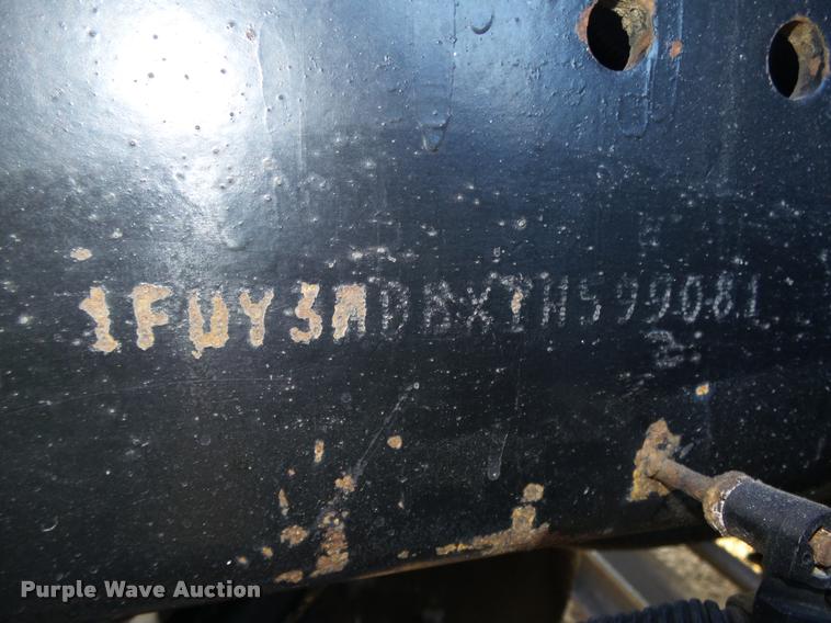 image for item DA0555 1996 Freightliner FLD112 semi truck