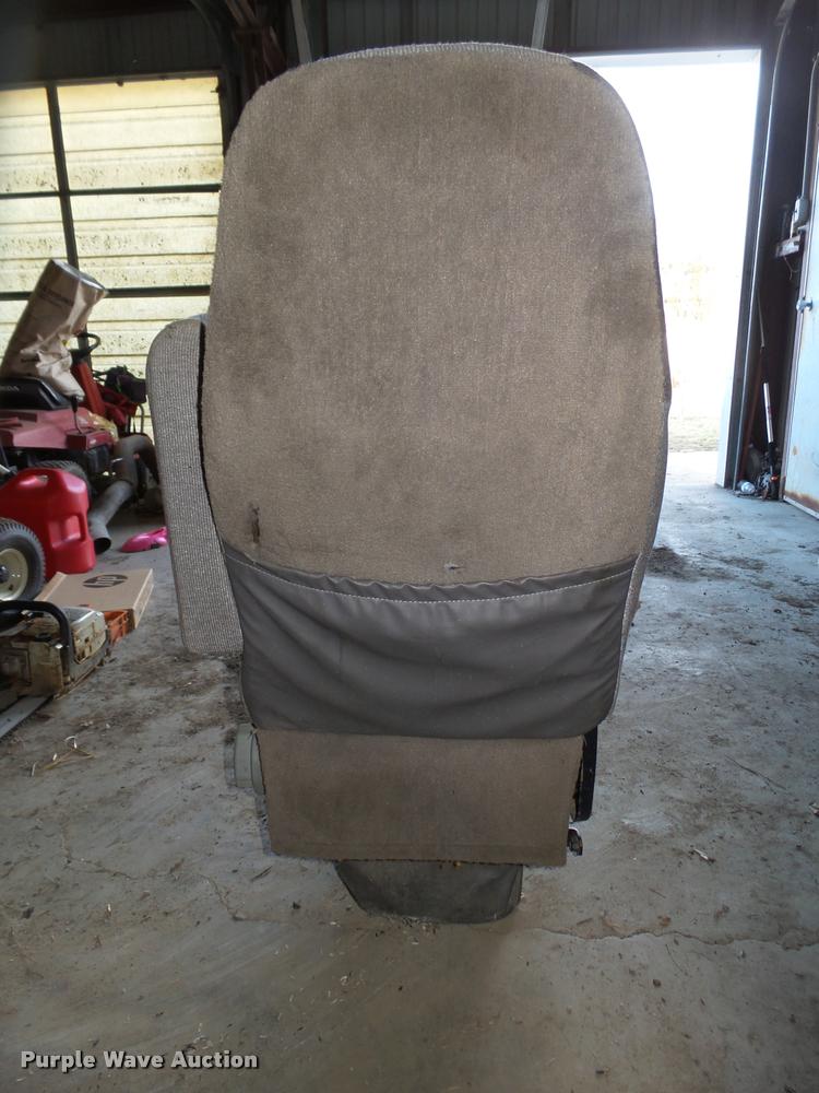 image for item DA0555 1996 Freightliner FLD112 semi truck