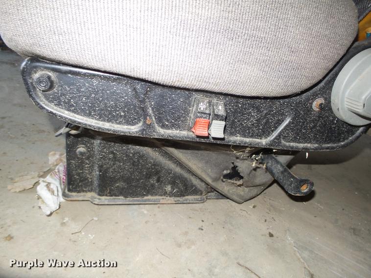 image for item DA0555 1996 Freightliner FLD112 semi truck