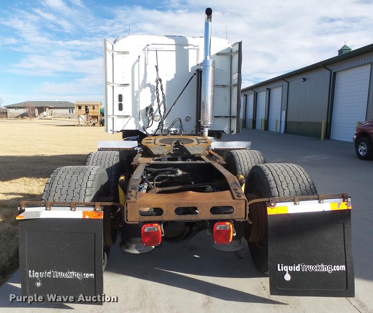 image for item DA0573 2005 Freightliner Columbia semi truck