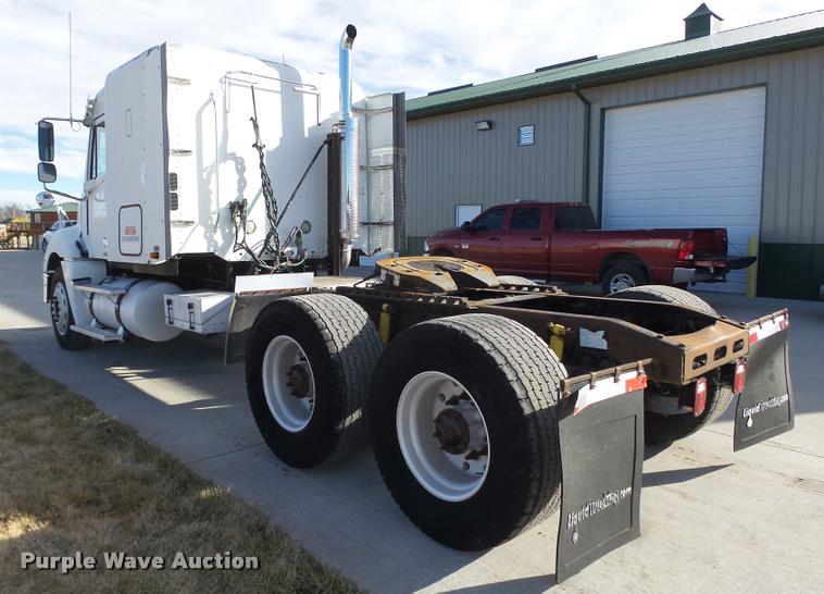 image for item DA0573 2005 Freightliner Columbia semi truck