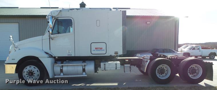 image for item DA0573 2005 Freightliner Columbia semi truck