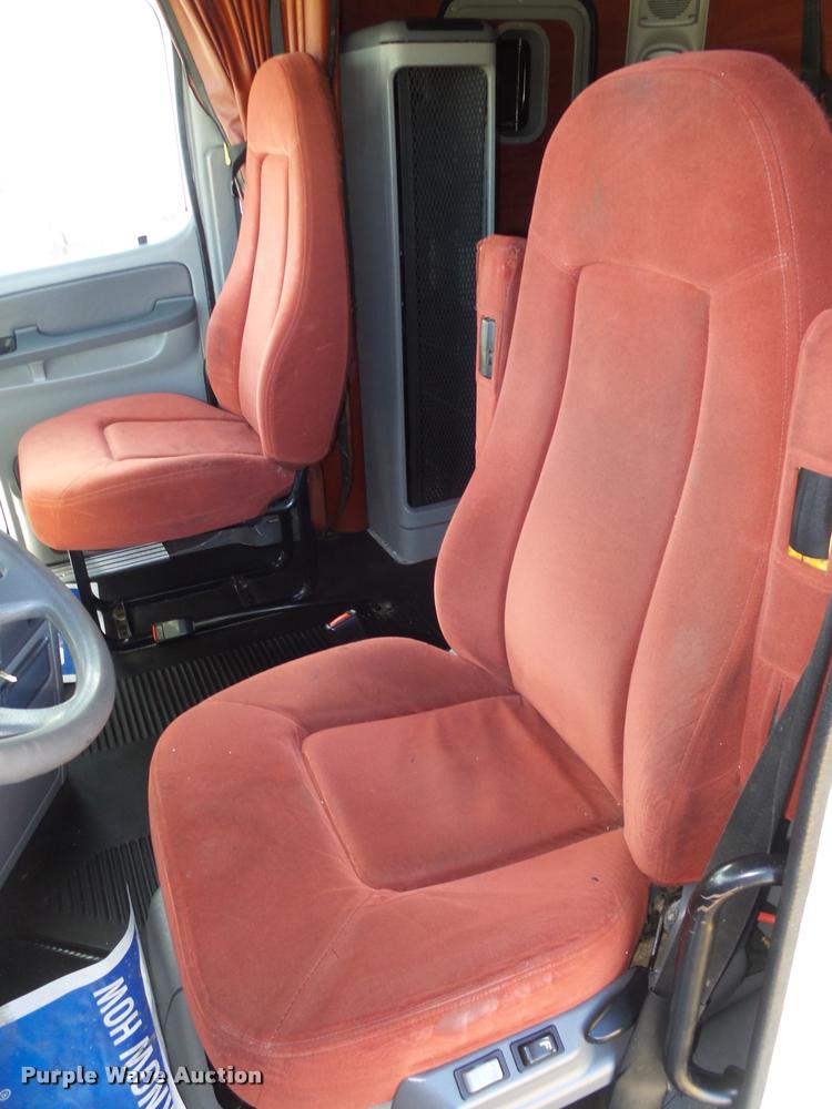 image for item DA0573 2005 Freightliner Columbia semi truck