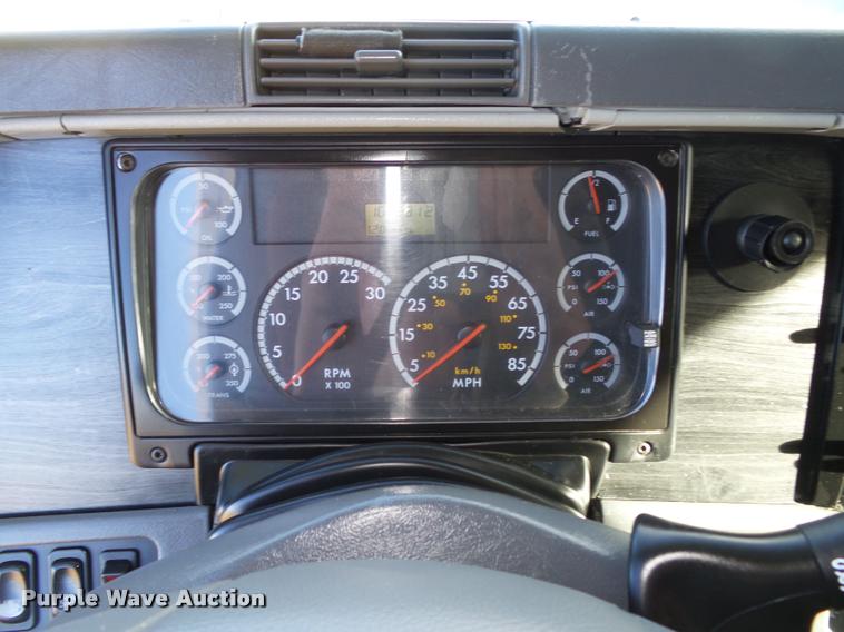 image for item DA0573 2005 Freightliner Columbia semi truck