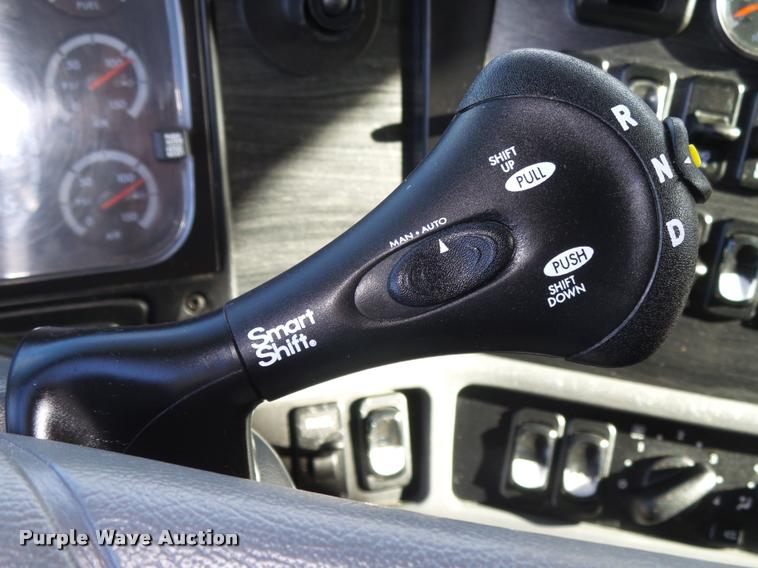 image for item DA0573 2005 Freightliner Columbia semi truck