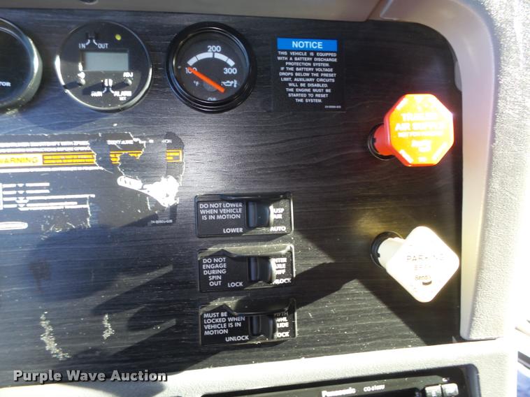 image for item DA0573 2005 Freightliner Columbia semi truck