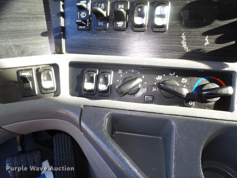 image for item DA0573 2005 Freightliner Columbia semi truck