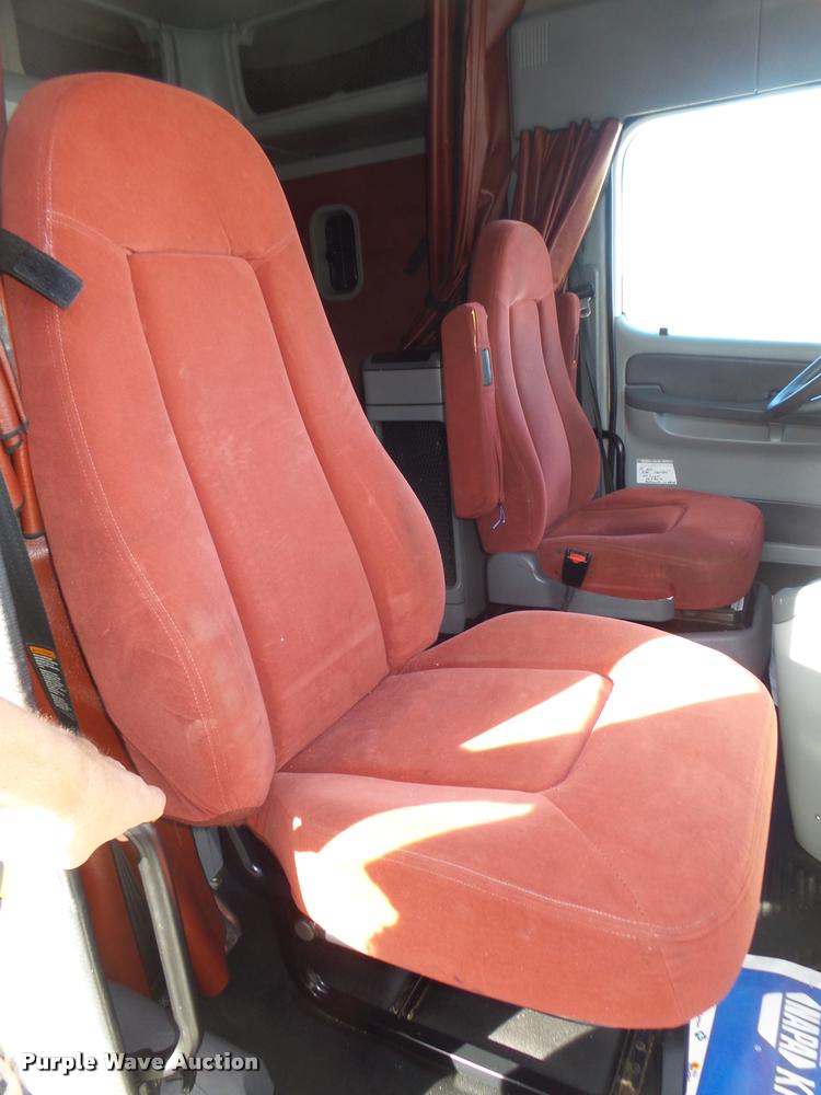 image for item DA0573 2005 Freightliner Columbia semi truck