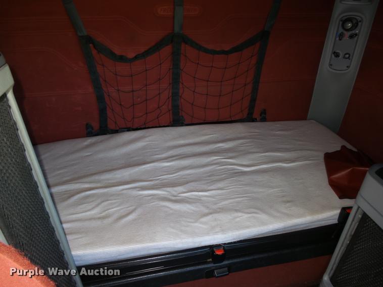 image for item DA0573 2005 Freightliner Columbia semi truck