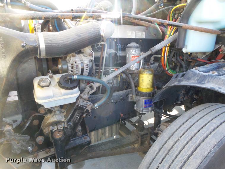 image for item DA0573 2005 Freightliner Columbia semi truck