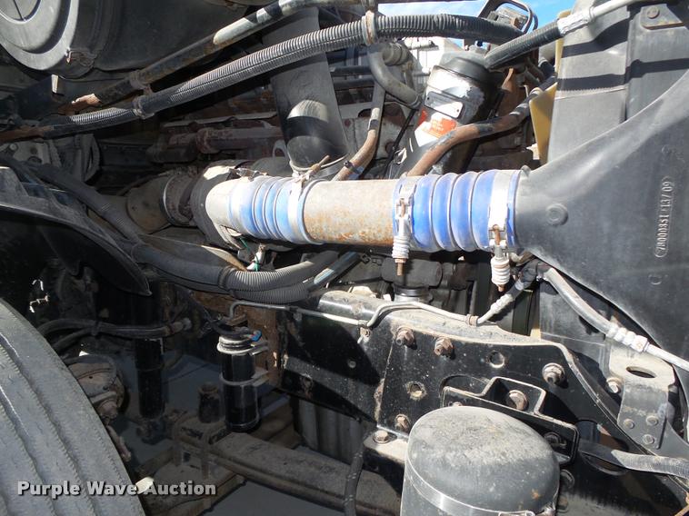 image for item DA0573 2005 Freightliner Columbia semi truck