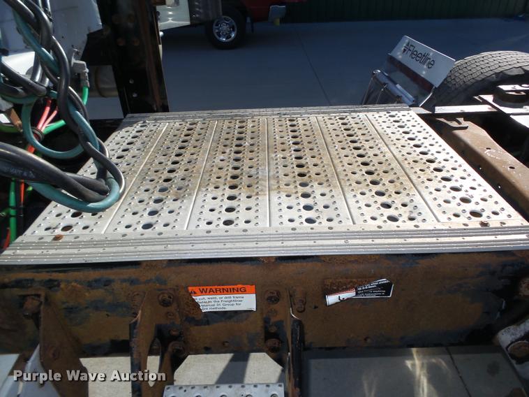 image for item DA0573 2005 Freightliner Columbia semi truck