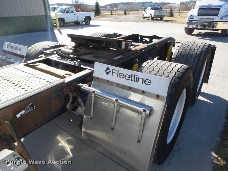 image for item DA0573 2005 Freightliner Columbia semi truck