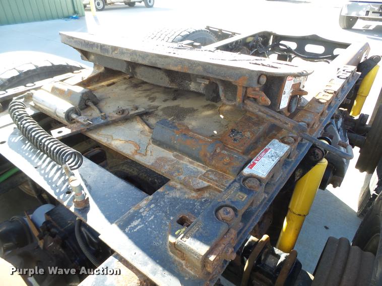 image for item DA0573 2005 Freightliner Columbia semi truck