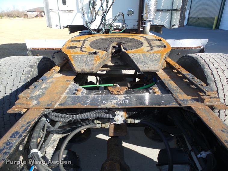 image for item DA0573 2005 Freightliner Columbia semi truck