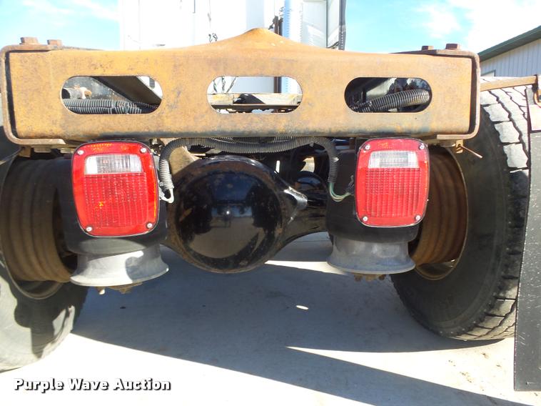 image for item DA0573 2005 Freightliner Columbia semi truck