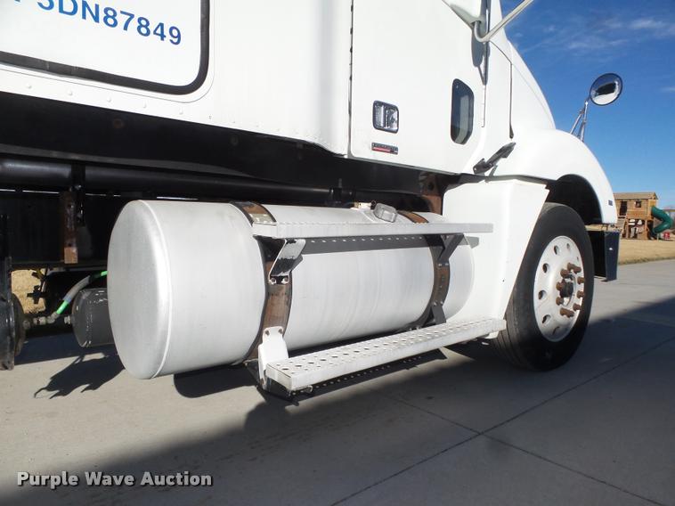 image for item DA0573 2005 Freightliner Columbia semi truck