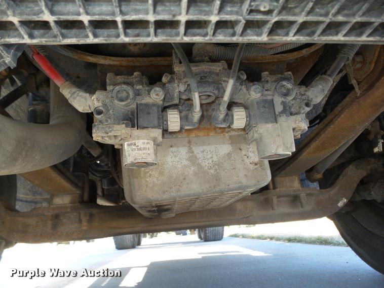 image for item DA0573 2005 Freightliner Columbia semi truck