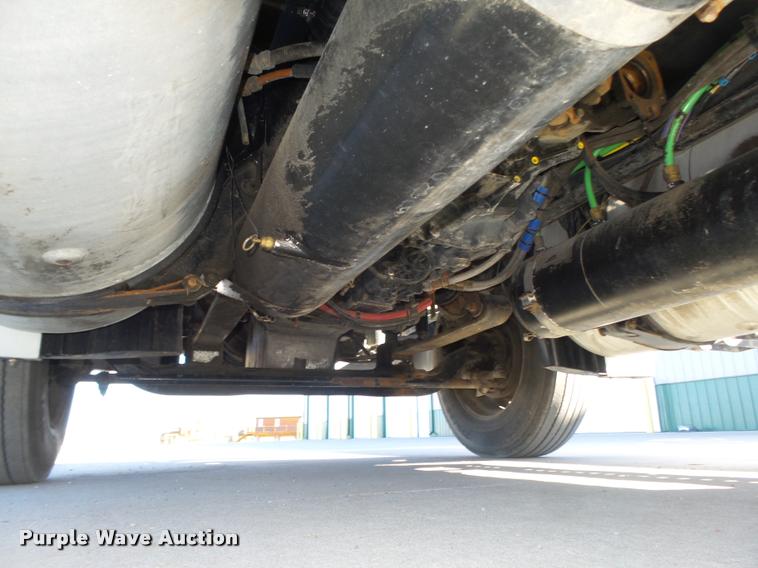 image for item DA0573 2005 Freightliner Columbia semi truck