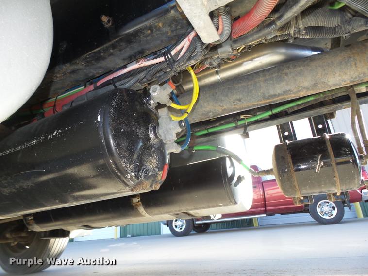 image for item DA0573 2005 Freightliner Columbia semi truck