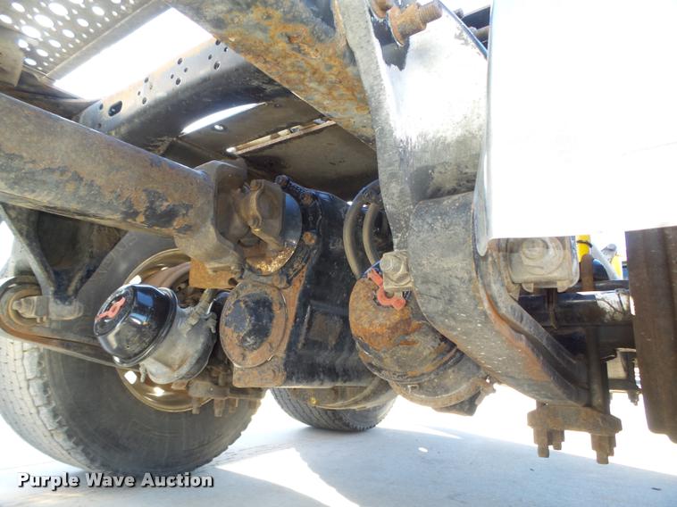 image for item DA0573 2005 Freightliner Columbia semi truck