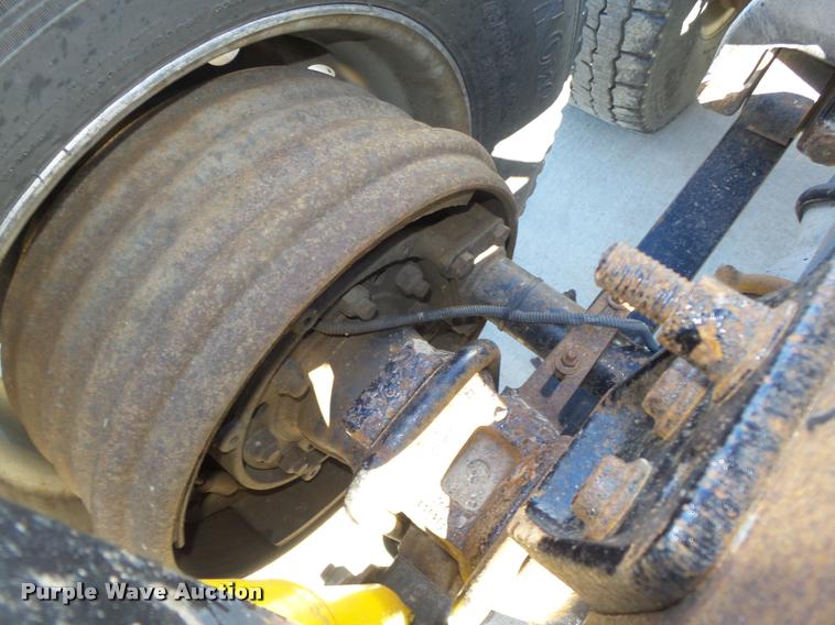 image for item DA0573 2005 Freightliner Columbia semi truck