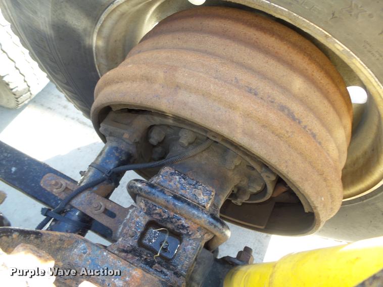 image for item DA0573 2005 Freightliner Columbia semi truck