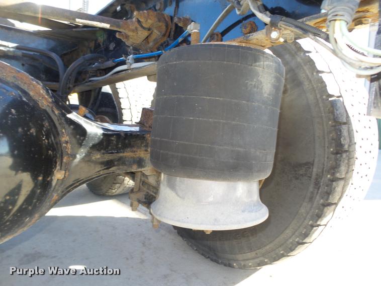 image for item DA0573 2005 Freightliner Columbia semi truck