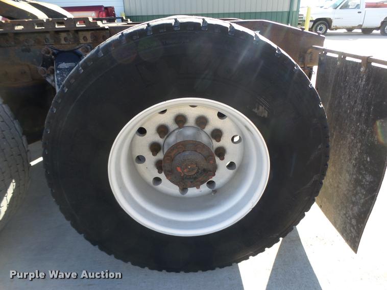 image for item DA0573 2005 Freightliner Columbia semi truck