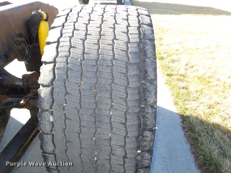 image for item DA0573 2005 Freightliner Columbia semi truck