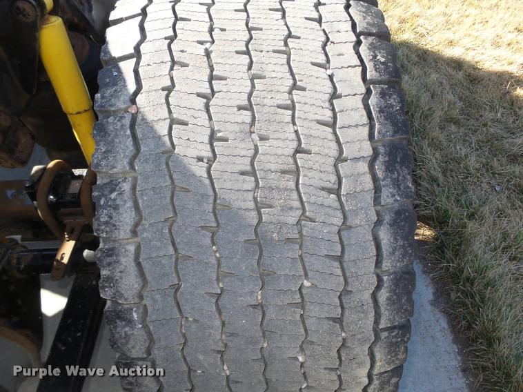 image for item DA0573 2005 Freightliner Columbia semi truck