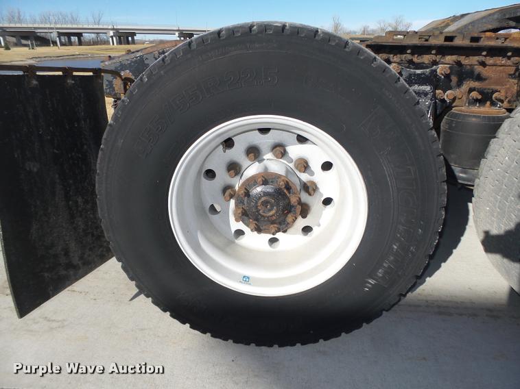 image for item DA0573 2005 Freightliner Columbia semi truck