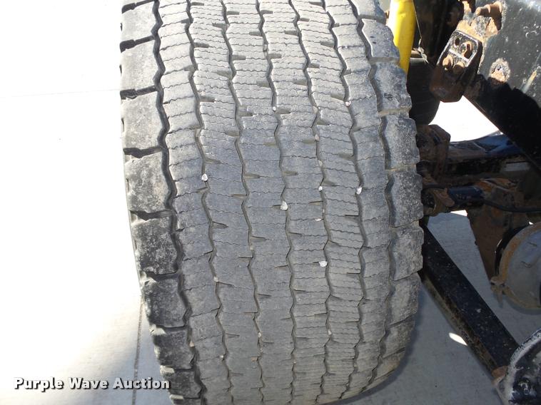 image for item DA0573 2005 Freightliner Columbia semi truck